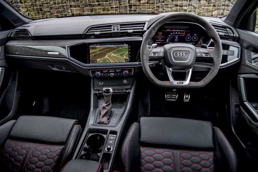 Торпедо Audi RS Q3 2019 года  (UK) (фото 56 из 63)